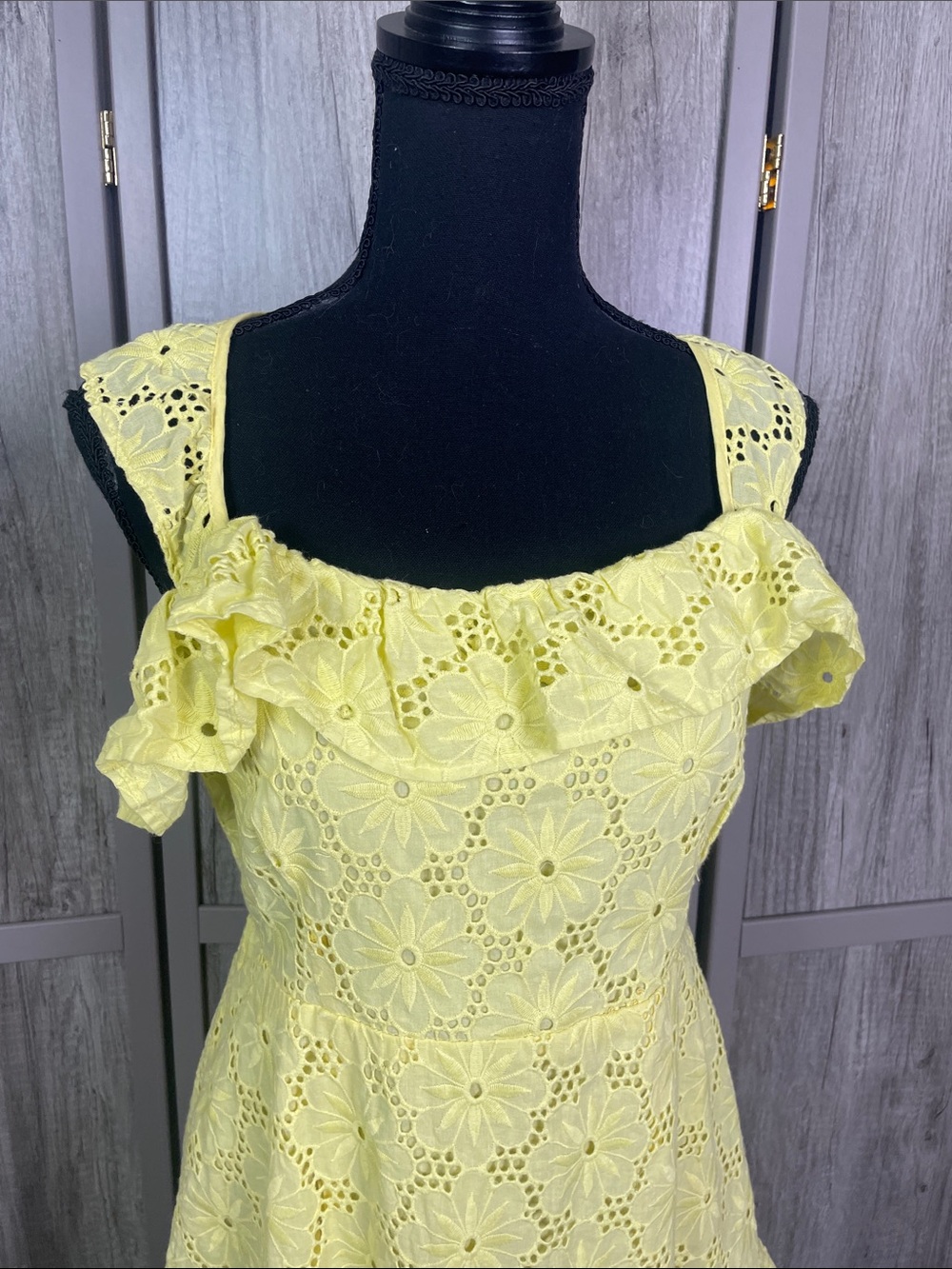 Lulus Biscay Yellow Ruffled Eyelet Lace Sleeveless Dress Women's L - Picture 3 of 13
